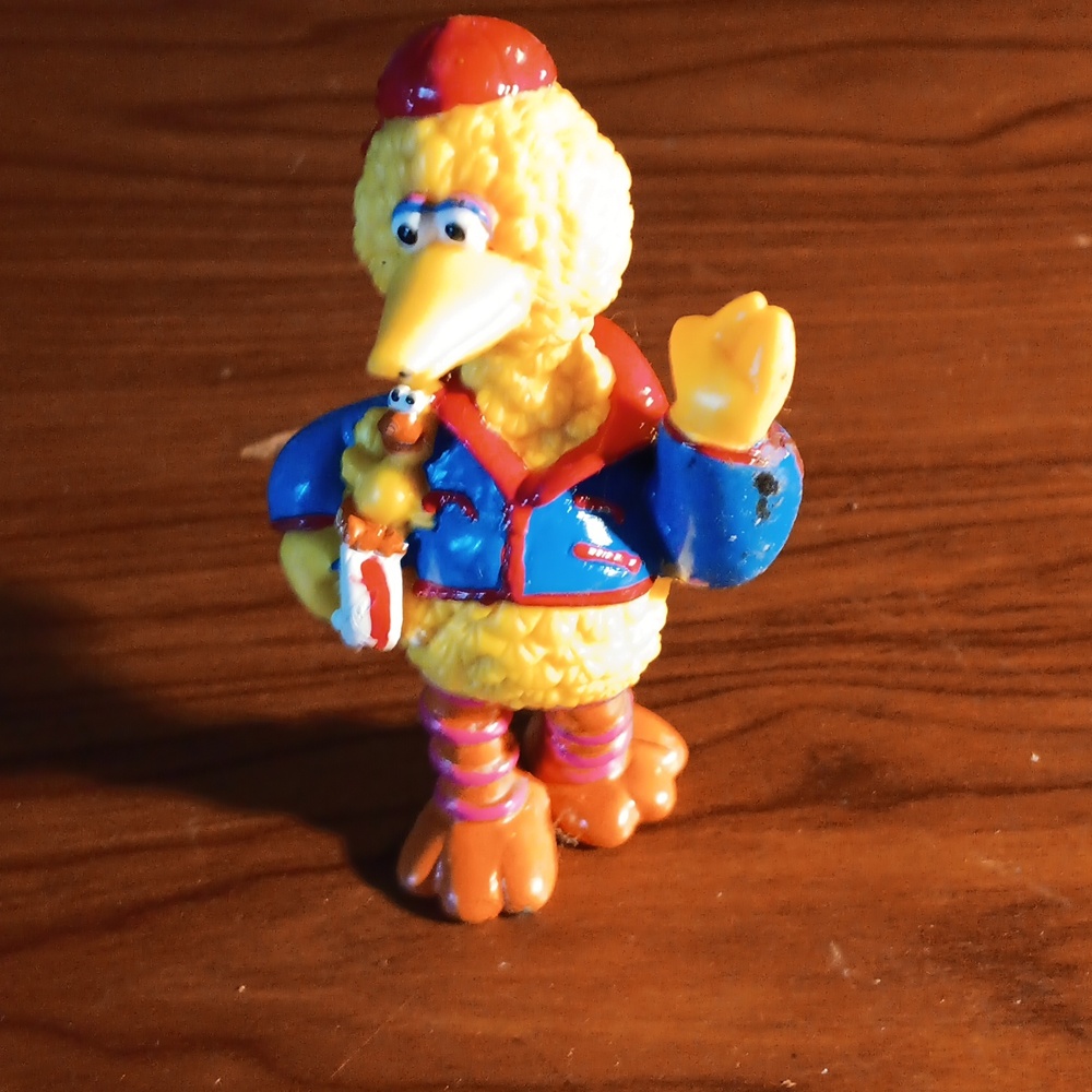 198. BIG BIRD WITH BOOM BOX